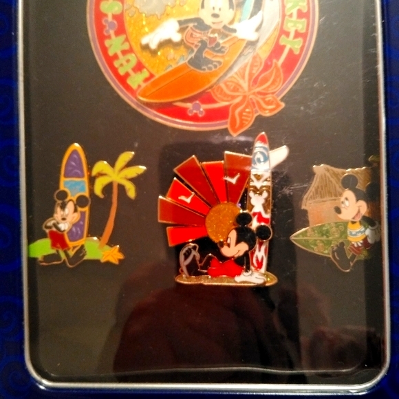 DISNEY SET OF 4 PINS - Picture 6 of 7